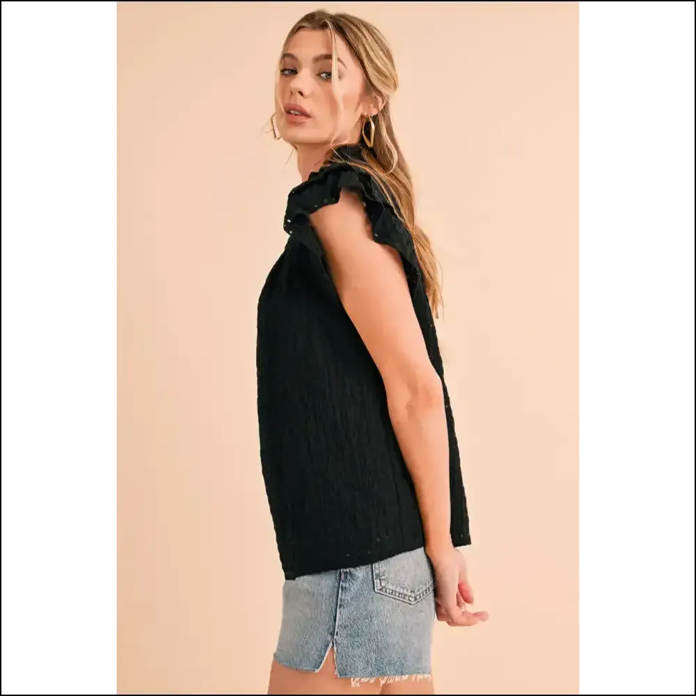 Black Frilled Neck Ruffle: Unleash your Inner Drama Queen, ! 👑