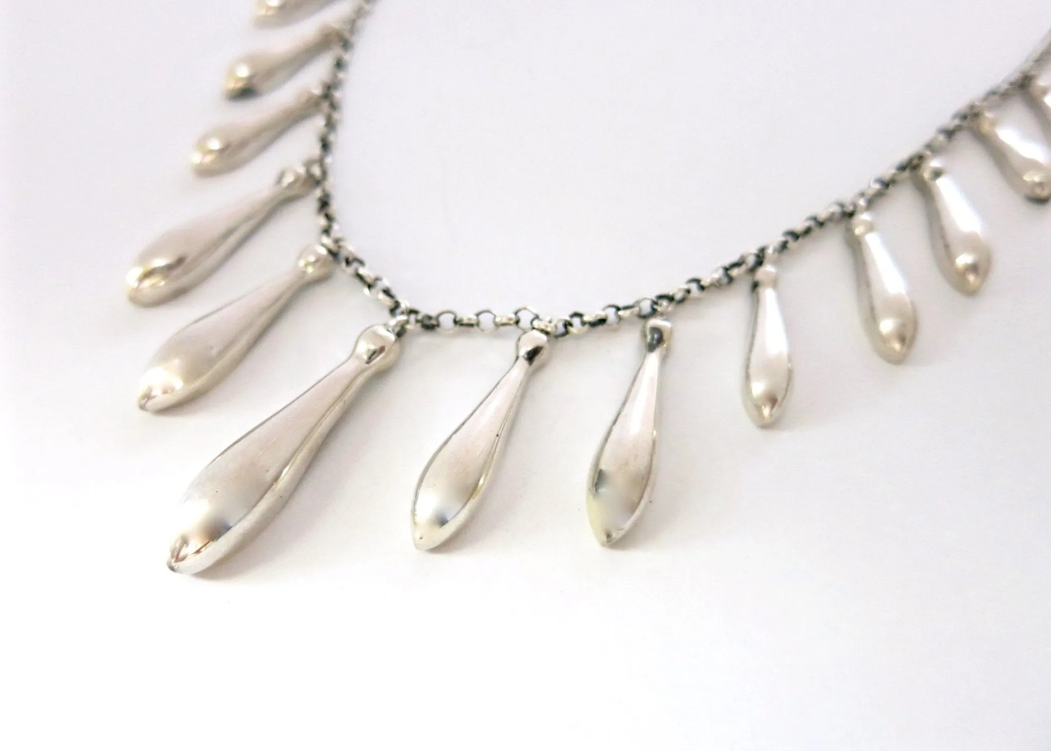 Classic string-of-drops Victorian necklace