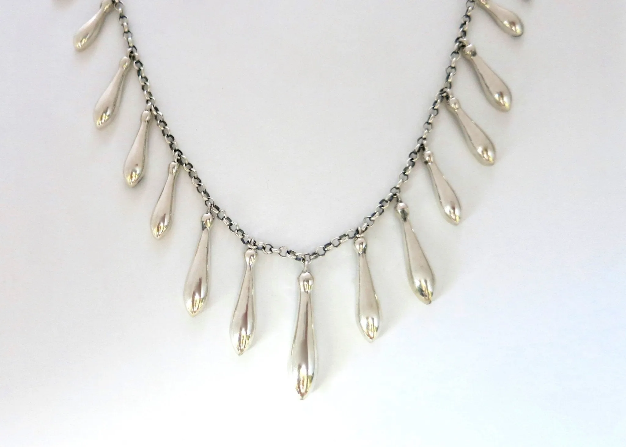 Classic string-of-drops Victorian necklace