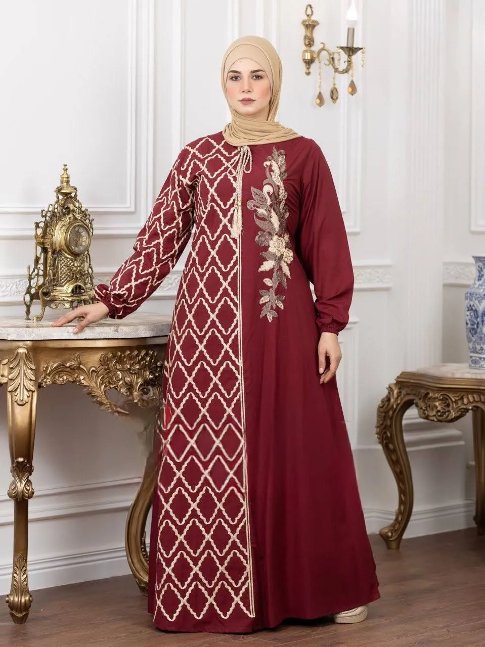 Embroidered cotton abaya