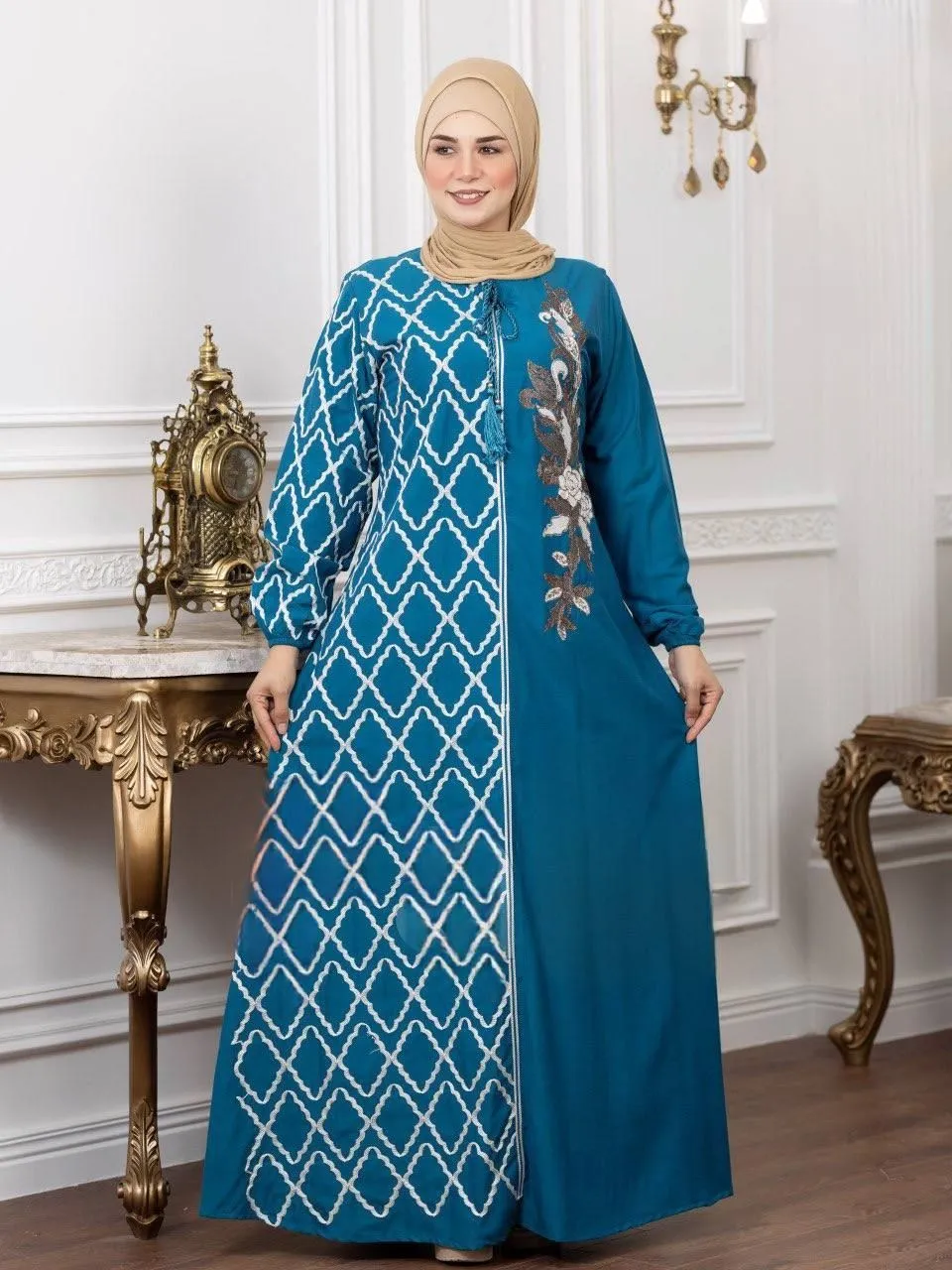 Embroidered cotton abaya