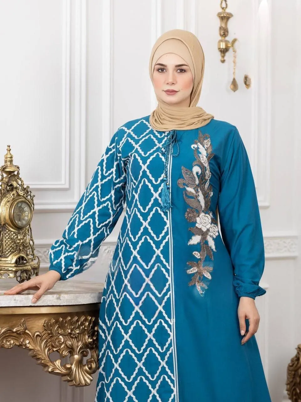 Embroidered cotton abaya