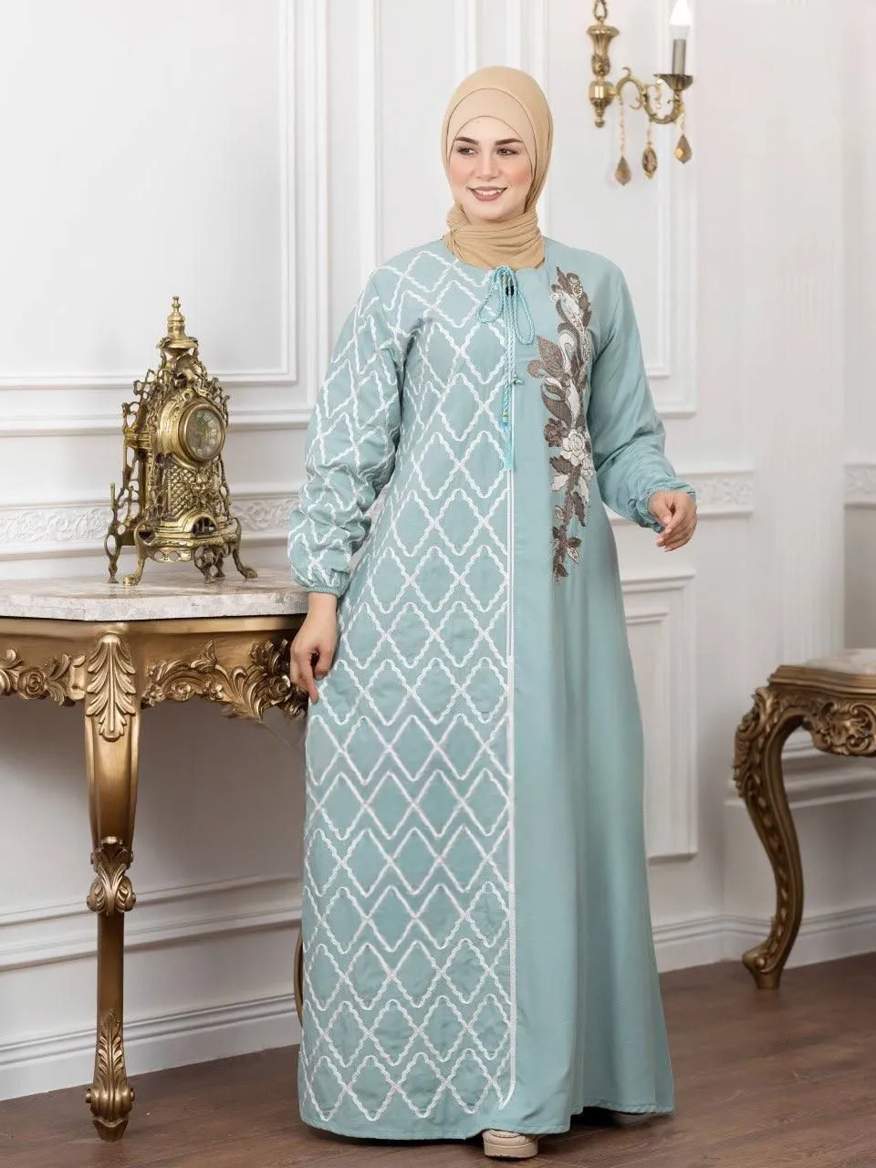 Embroidered cotton abaya