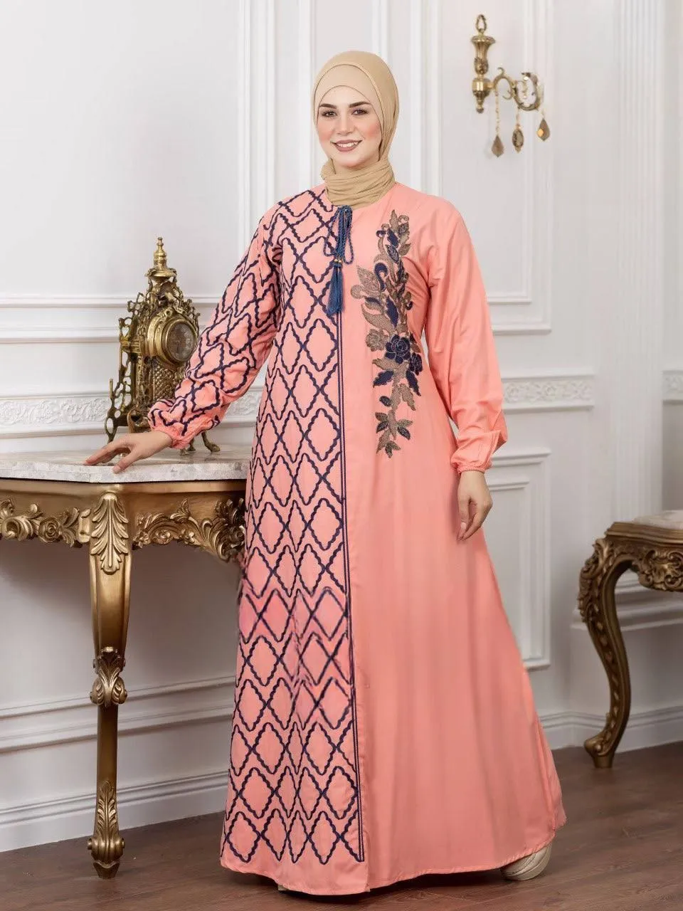 Embroidered cotton abaya