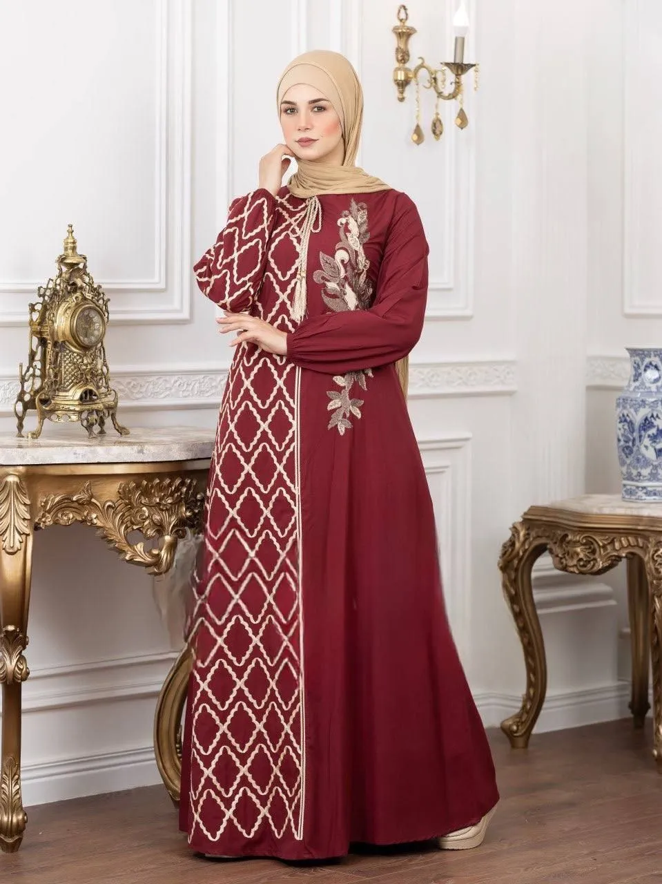Embroidered cotton abaya