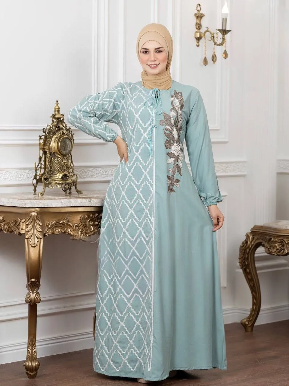 Embroidered cotton abaya
