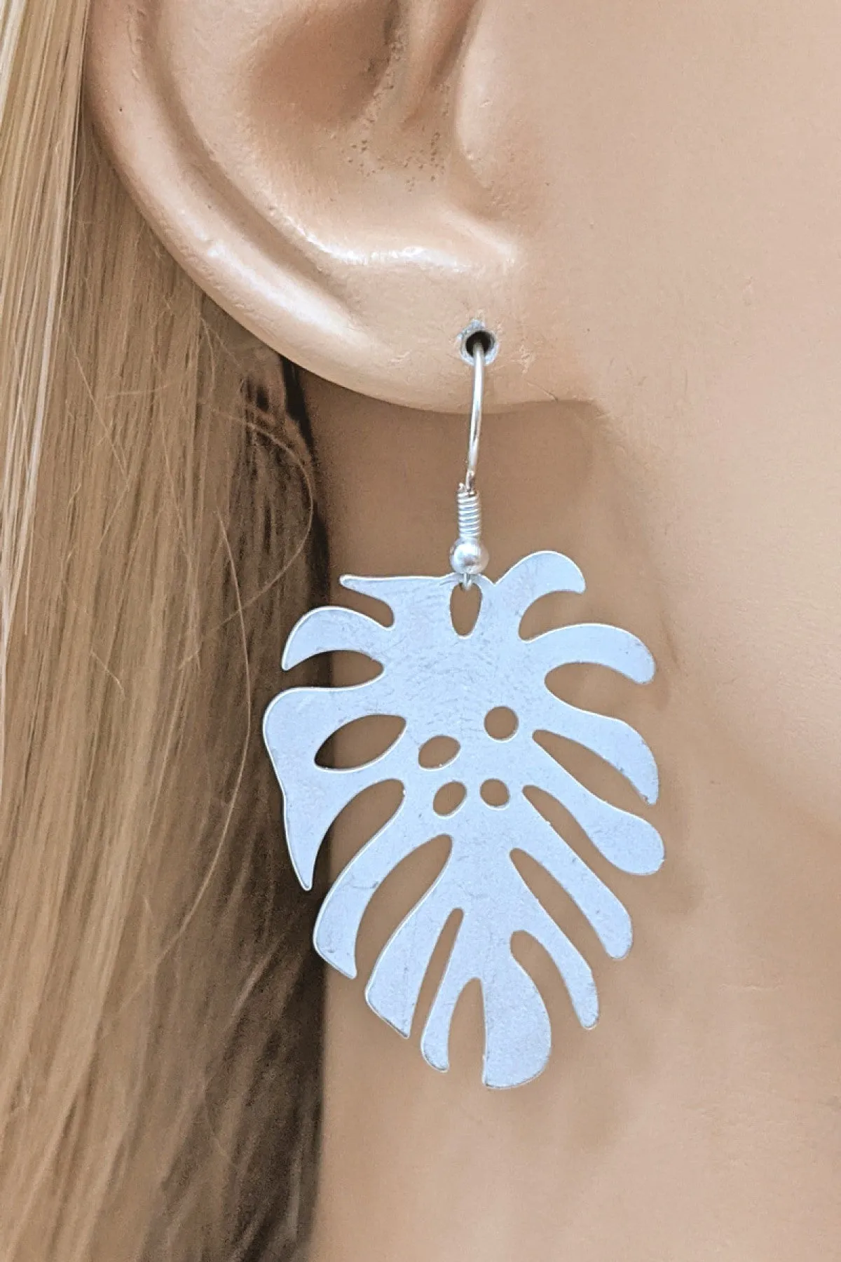 LEAF DROP FASHION EARRINGS