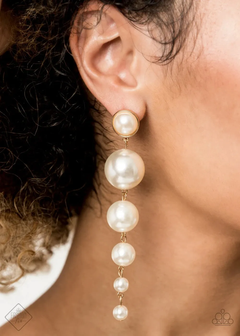 Paparazzi-Living A Wealthy Lifestyle - White Pearl Earring