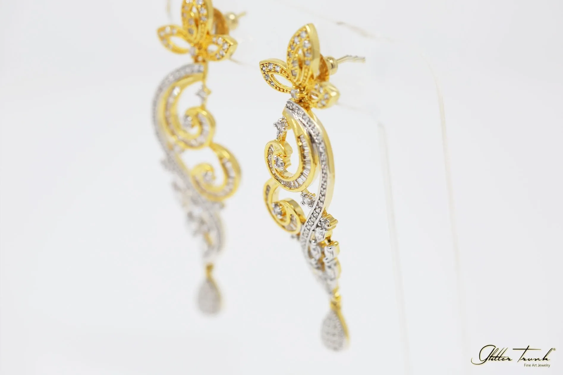 Penélope Gold and Silver Elegant Earrings