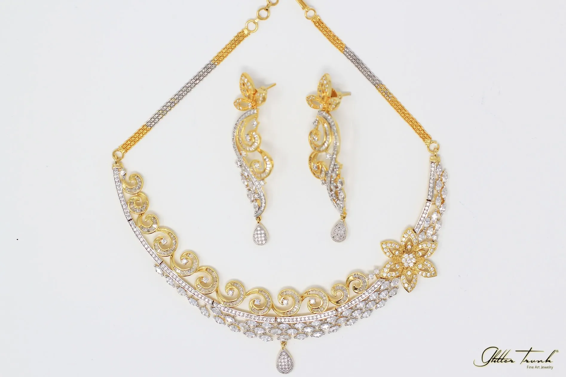 Penélope Gold and Silver Elegant Earrings