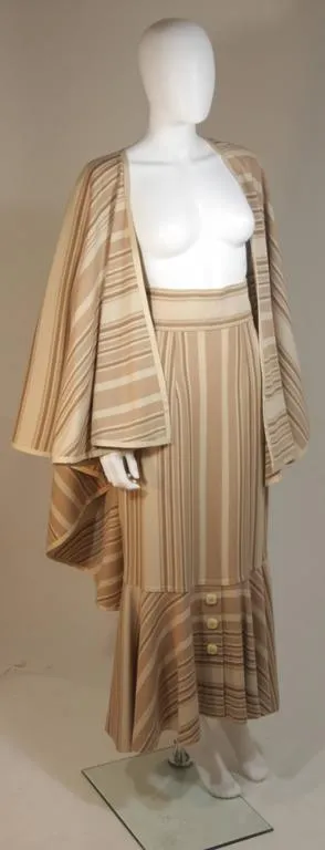 VINTAGE Circa 1960s Cream & Nude Wool Cape & Skirt Set Size 6-10