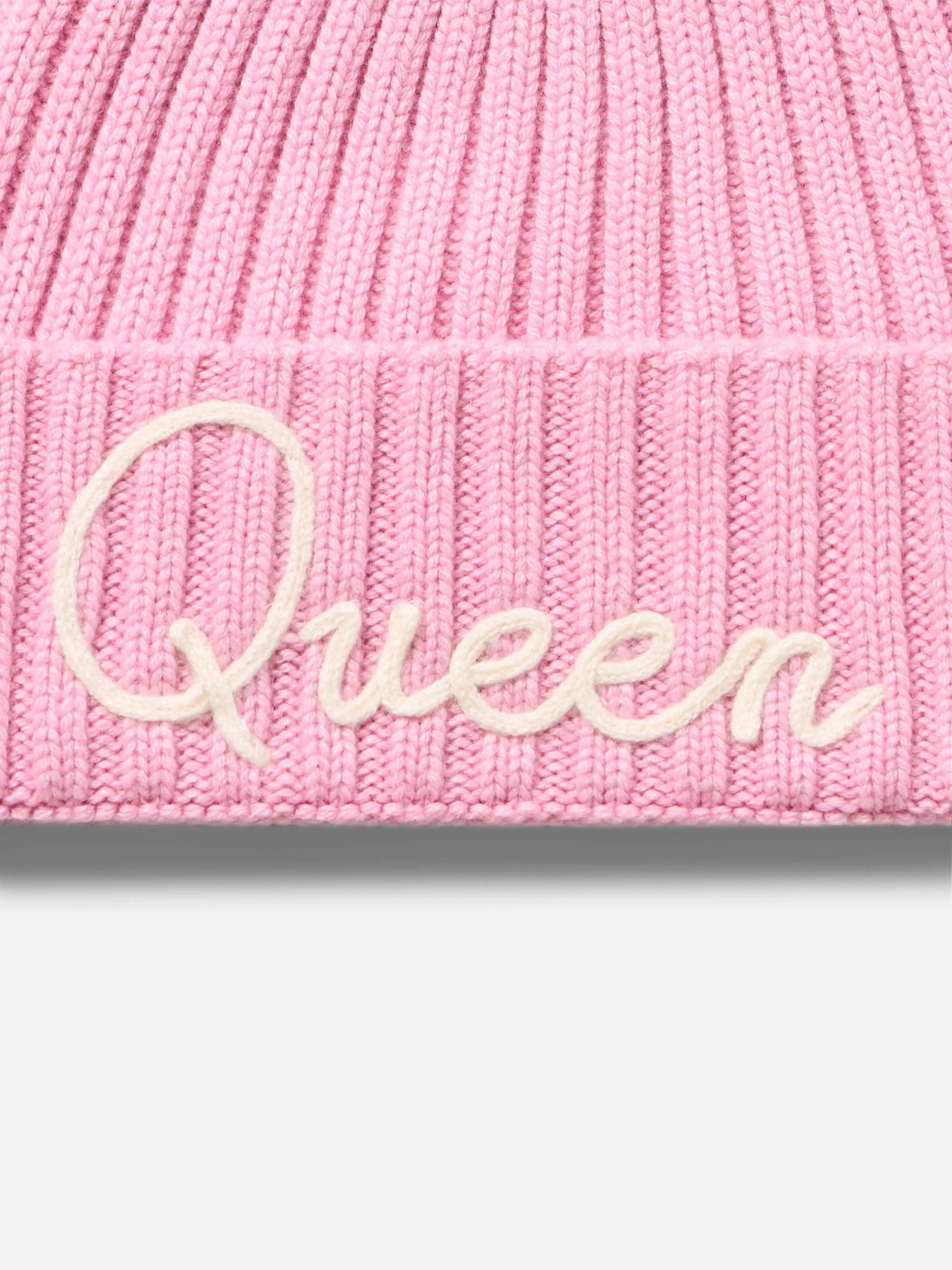 Woman pink ribbed hat Wengen with Queen embroidery