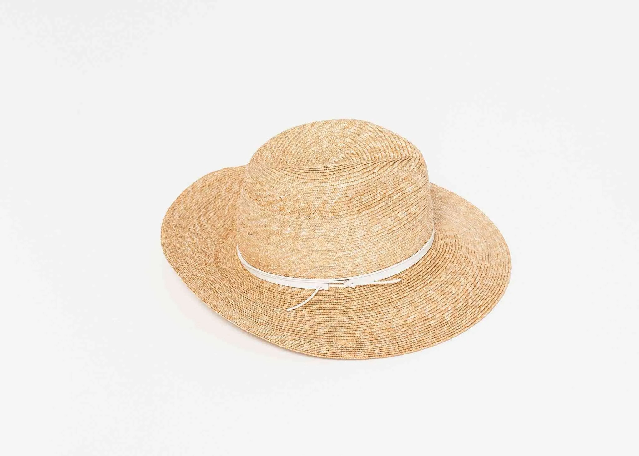 Wrapped Up Hat in Straw/White