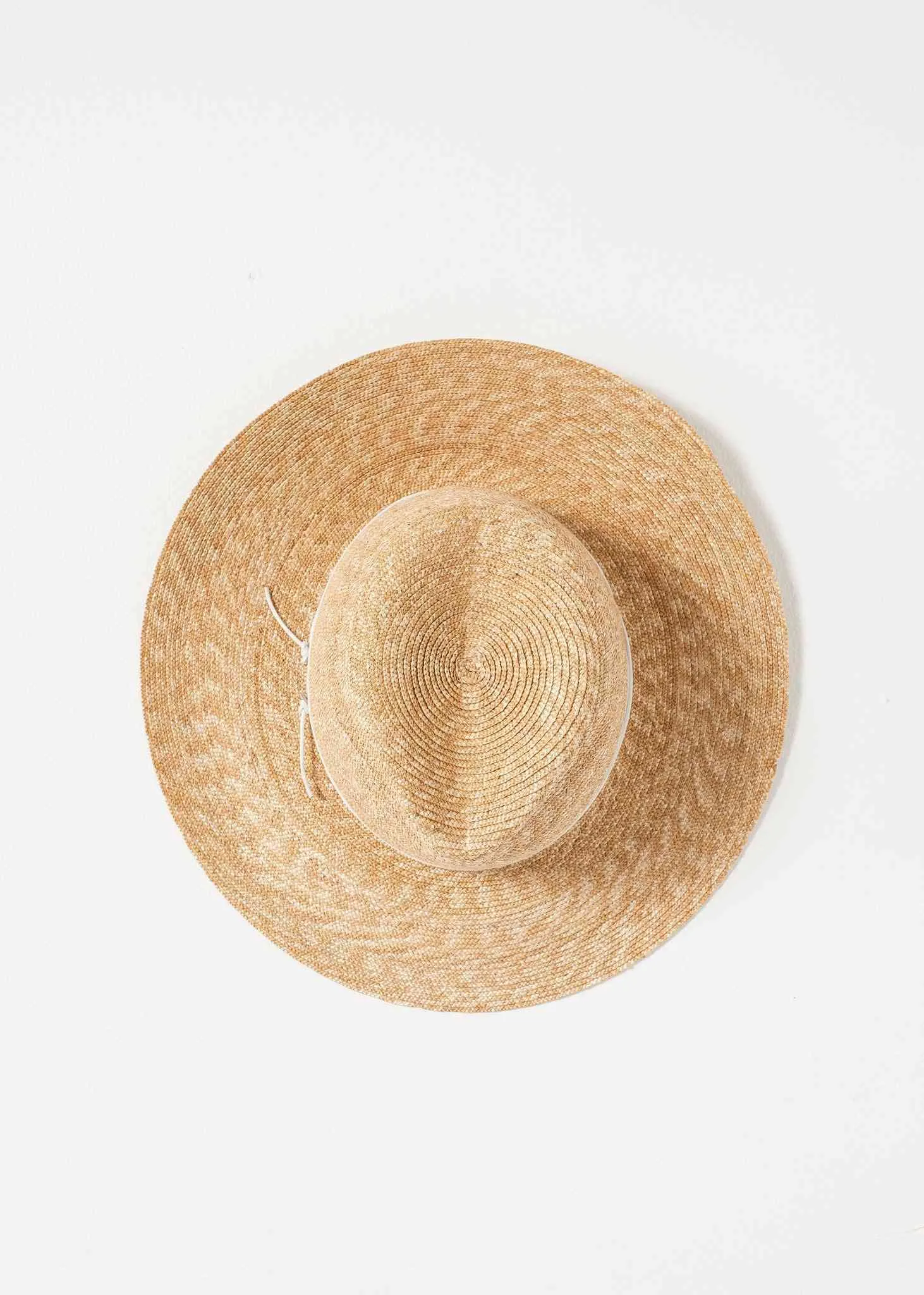 Wrapped Up Hat in Straw/White